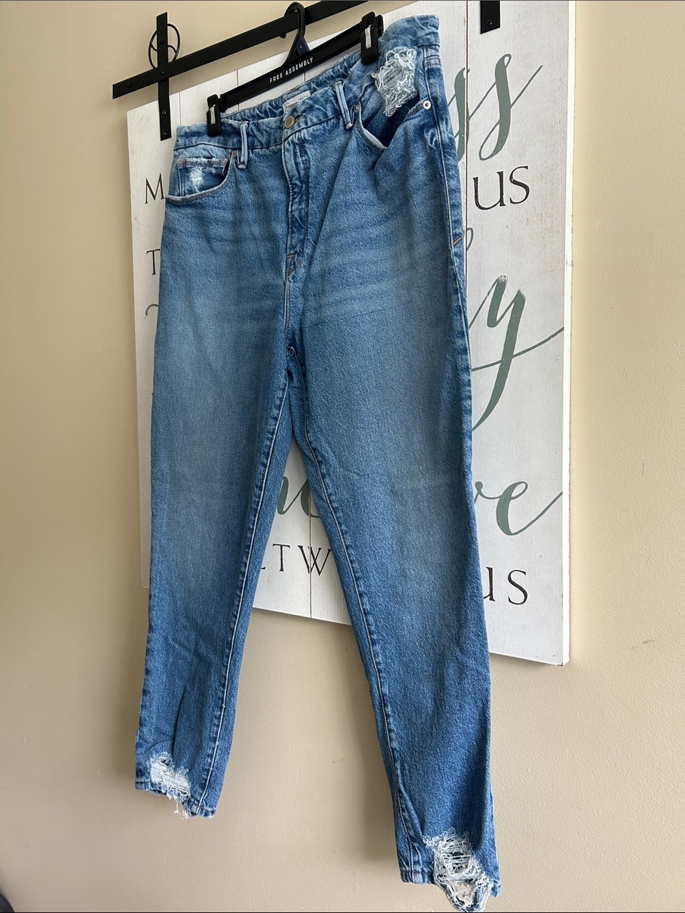 Good American medium-wash hi-rise jeans with distinct distressing, size 14/32 - Picture 2 of 10